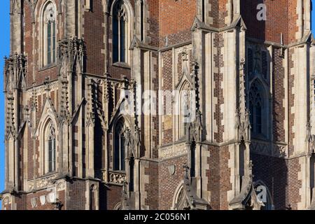 Primo piano delle guglie della Cattedrale di San Giovanni Battista, Ostrow Tumski, Breslavia Foto Stock