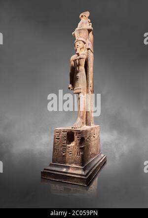 Colossale antica statua egiziana di Sothy II, arenaria, nuovo Regno, XIX dinastia, (1202-1198 a.C.), Tempio di Karnak di Amon. Museo Egizio, Torino. GRE Foto Stock