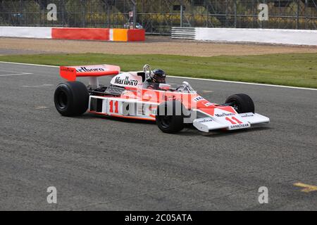 Freddie Hunt è il figlio di James Hunt, campione del mondo di Formula uno 1976. Dopo una stagione di successo con JTR che registra 25 gare e 37 punti del campionato, Freddie si è trasferito a Buchbinder Racing per guidare i Maestri ADAC Formel e ADAC Cruze Cup tra il 2008 e il 2012 prima di ottenere infortunati dominarlo dalla stagione 2013. Fully Fit Again Freddie ha collaborato con Tiga Racing di proprietà di Mike Newton, CEO e fondatore dell'ad Gruppo per test drive e sviluppare una vettura le Mans LMP2 .Freddie ha firmato anche con M&N Racing per guidare al fianco di Mathias Lauda figlio di Niki Lauda. Foto Stock