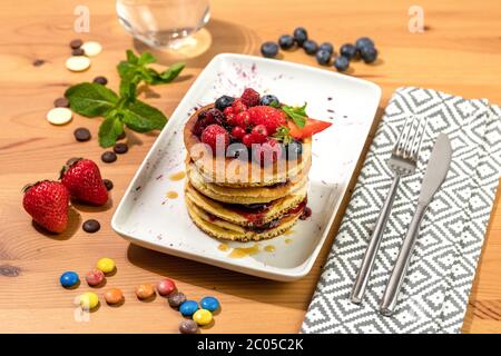 Dessert in un bel decor Foto Stock