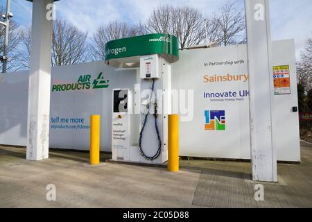 Stazione di rifornimento di idrogeno (marchio SmartFuel) presso un supermercato Sainsburys ad Hendon, Londra, Regno Unito. Le auto e gli altri veicoli possono riempire con gas fornito da Air Products (117) Foto Stock