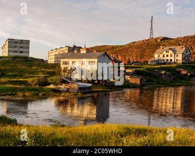 Teriberka villaggio russo nel distretto di Kolsky di Murmansk Oblast, Russia Foto Stock