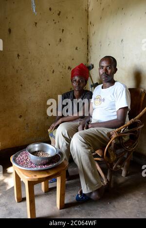 RUANDA, Butare, rifugiati urbani dal Burundi , Josiane Mukumana e il marito Albert Nishimimana Foto Stock