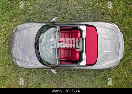 Porsche Boxster 718, interno rosso, anno 2020, dall'alto, Germania Foto Stock