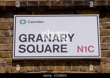Cartello di Granary Square nell'area di risviluppo di Kings Cross Di Londra Foto Stock