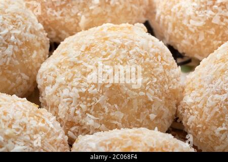 Marocchino festoso biscotti di cocco fatti in casa primo piano cornice completa Foto Stock