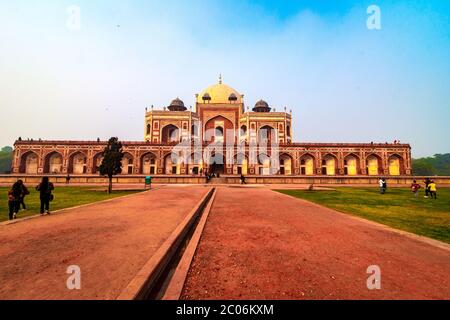 Vista reale del primo giardino-tomba nel subcontinente indiano a Nuova Delhi, India, Asia. La Tomba è un ottimo esempio di architettura persiana. Foto Stock