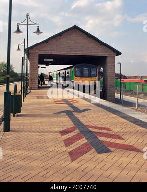 1996, la nuova linea ferroviaria locale Robin Hood, riaperta a Mansfield, East Midlands, Inghilterra, Regno Unito Foto Stock