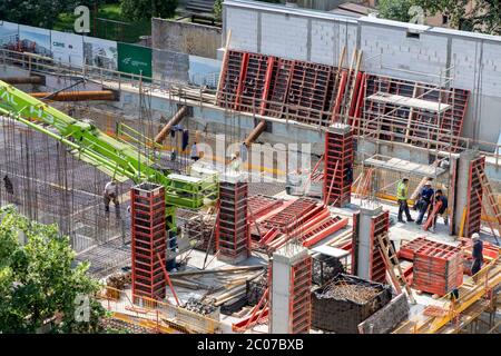 Belgrado, Serbia, 28 maggio 2020: Vista del complesso di appartamenti cantiere a Zemun Foto Stock