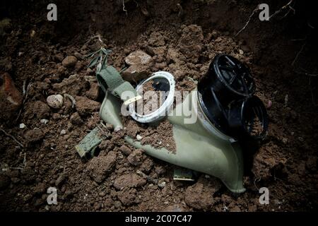 Vecchia maschera per la guerra batteriologica utilizzata durante l'era della guerra fredda. Foto Stock