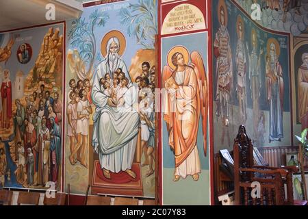 Bellissimi affreschi nella chiesa ortodossa di San Nicola a Nis, Serbia. La chiesa è stata anche una moschea, avendo cambiato sei volte il suo scopo. Foto Stock