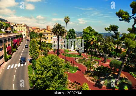 GRASSE, FRANCIA - 5 LUGLIO: Grasse Town e fabbrica di Parfumerie Fragonard il 5 luglio 2014 a Grasse, Francia. Fragonard profumeria è Foto Stock