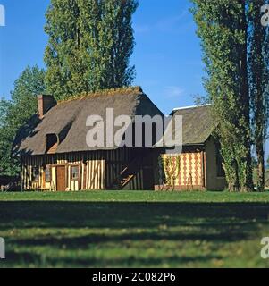 Cottage di paglia in campagna, Calvados, Pays d'Auge, Normandia, Francia Foto Stock