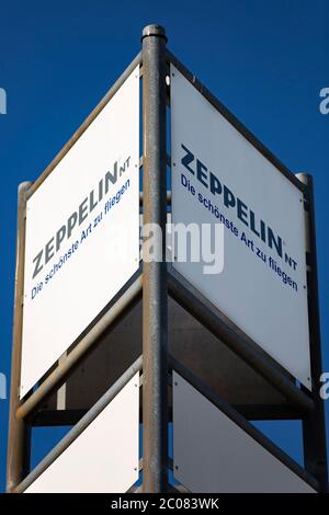 Überwachung von Coronaverstößen in der Region Bodensee-Oberschwaben aus dem Zeppelin NT. Friedrichshafen, 23.04.2020 Foto Stock