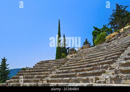 Rovine di anfiteatro in Delphi, Grecia Foto Stock