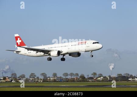 Aeroporto Schiphol di Amsterdam - A321 da Svizzera Foto Stock