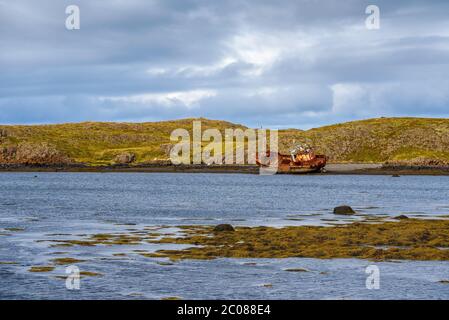 Relitto della nave da pesca che si trova sulla penisola di Snaefellsnes in Islanda Foto Stock