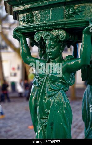 Dettagli delle fontane del Wallace di Parigi, Francia. Progettato da Charles-Auguste Lebourg, scultore. Foto Stock