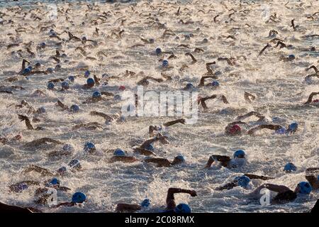 Inizio del campionato del mondo Ironman Triathlon, Kailua Kona, Hawaii. Foto Stock