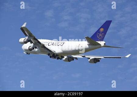 Aeroporto Schiphol di Amsterdam - decollo del Boeing 747 del Cargo Saudita Foto Stock