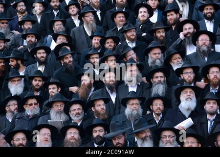 RABBINI. Gli emissari di Chabad Lubavitch posano per una foto di gruppo al loro convegno annuale. A Crown Heights, Brooklyn, New York City Foto Stock