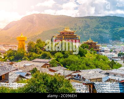 Monastero di Guishan si nella contea di Shangri-la, o Zhongdian, nella provincia di Yunnan, Cina. Foto Stock