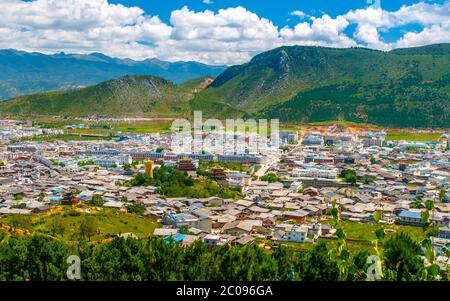 Shangri-la o Xianggelila, ex Zhongdian, imountain città nella provincia nord-occidentale di Yunnan. La sede della Prefettura autonoma tibetana di Diqing, Cina. Foto Stock