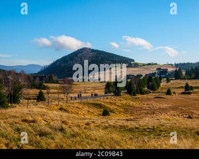 Monte Bukovec sopra il villaggio di Jizerka, Monti Jizera, Repubblica Ceca Foto Stock