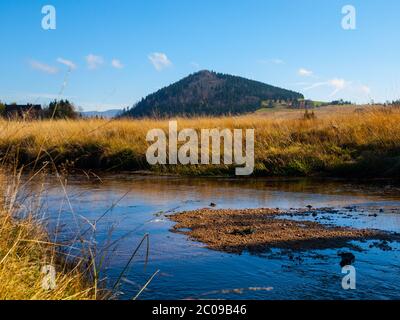 Collina di Bukovec sopra il villaggio di Jizerka, Repubblica Ceca Foto Stock