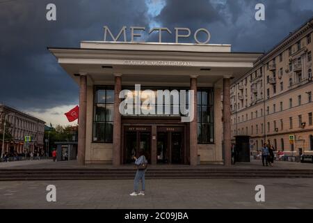 Mosca, Russia. 11 Giugno 2020 Vista della stazione della metropolitana Chistyye Prudy (laghetti puliti) nel centro di Mosca, Russia Foto Stock