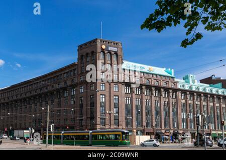 Edificio storico con vita attiva della città di Helsinki Foto Stock