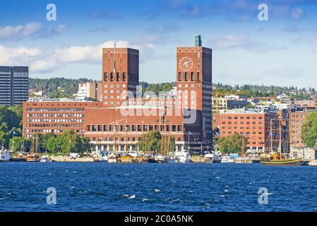 Vista del Municipio di Oslo dal mare Foto Stock