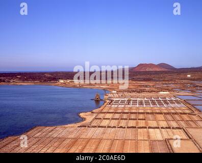 Salinas de Janubio (saline), vicino a Playa Blanca, Lanzarote, Isole Canarie, Regno di Spagna Foto Stock