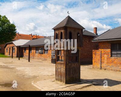 Guarda la torre nel campo di concentramento di Oswiecim, Polonia Foto Stock