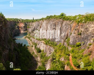 Vecchia cava di calce chiamata Big Amerika in Boemia centrale, Repubblica Ceca Foto Stock