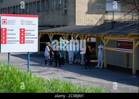 Bratislava, Slovacchia. 2019/10/18. Sito di test per COVID-19 vicino all'ospedale Kramare di Bratislava. Foto Stock