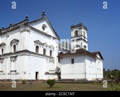 Piazza e chiese in Old Goa, India Foto Stock