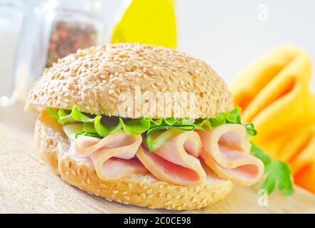 sandwich con prosciutto e cetrioli Foto Stock