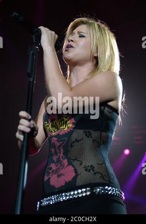 11 giugno 2020 - Kelly Clarkson chiede il divorzio dal marito Brandon Blackstock. L'allenatore ''Voice'' e Blackstock, un manager musicale, si sono sposati dall'ottobre 2013 e hanno due figli insieme, River Rose e Remington Alexander. Blackstock ha anche due figli da un precedente matrimonio. Foto del file: 29 luglio 2005; Pittsburgh, PA, Stati Uniti; la cantante KELLY CLARKSON fa una sosta per il suo tour "Behind These Hazel Eyes" presso l'A.J. Palumbo Center. Credito obbligatorio: Foto di Jason Nelson/AdMedia (immagine di credito: © Jason Nelson/AdMedia) Foto Stock
