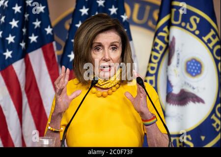 Washington, Stati Uniti. 11 Giugno 2020. La speaker della casa Nancy Pelosi (D-CA) parla alla sua conferenza stampa settimanale. Credit: SOPA Images Limited/Alamy Live News Foto Stock