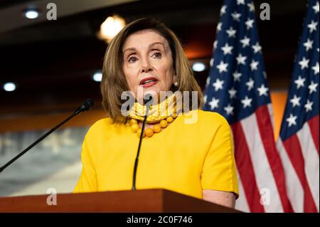 Washington, Stati Uniti. 11 Giugno 2020. La speaker della casa Nancy Pelosi (D-CA) parla alla sua conferenza stampa settimanale. Credit: SOPA Images Limited/Alamy Live News Foto Stock