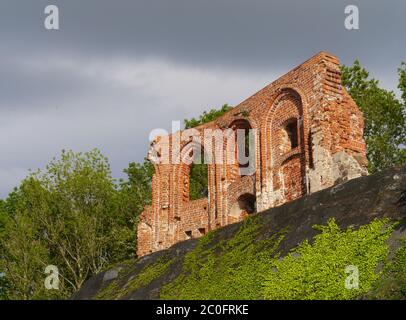 Rovine della chiesa di Trzęsacz sul Baltico Pomeriano Foto Stock