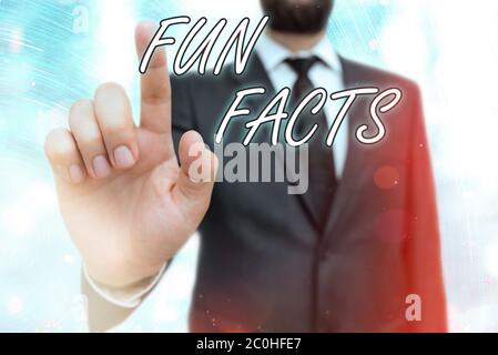 Nota di scrittura che mostra i fatti divertenti. Concetto di business per brevi curiosità interessanti che contiene informazioni Foto Stock