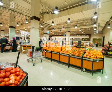 Dubai - Gennaio 7, 2014: Dubai supermarket Waitrose su gennaio 7 Foto Stock