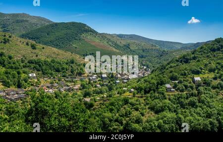 Le Pont de Monvert. Sentiero Stevenson. Parco Nazionale di Cévennes. Lozère.Languedoc-Roussillon Foto Stock