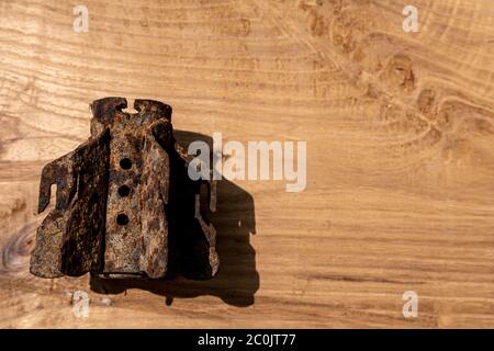 Splinter di una miniera del periodo della seconda guerra mondiale. Miniera di Malta arrugginita della seconda guerra mondiale Foto Stock