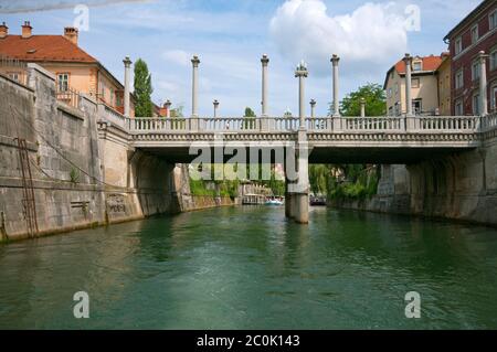 Ponte di Cobblers che attraversa il fiume Lubiana a Lubiana, Slovenia Foto Stock