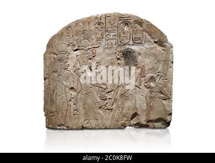 Antica stele egiziana raffigurante Sethy i adorando Amenhotep i e Nefertari, calcare, nuovo Regno, XIX dinastia, (1279-1213 a.C.), Deir el-Medina, Egy Foto Stock