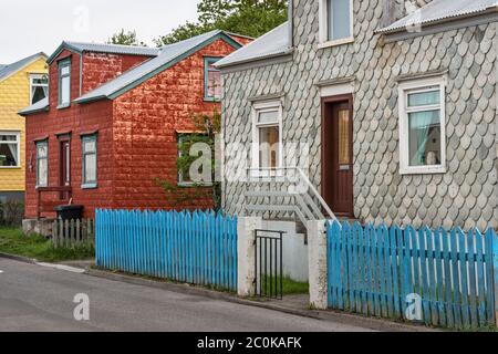 Tipiche vecchie case in Akureyri, Nord Islanda Foto Stock