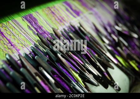 Ravvicinata di un tradizionale filo di tessitura Foto Stock